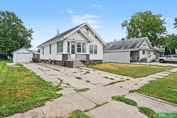 Property Photo:  827 S 8th Street  NE 68701 