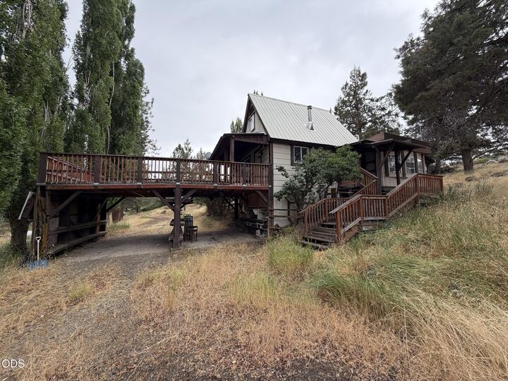 Property Photo:  2760 Minna Street  OR 97623 