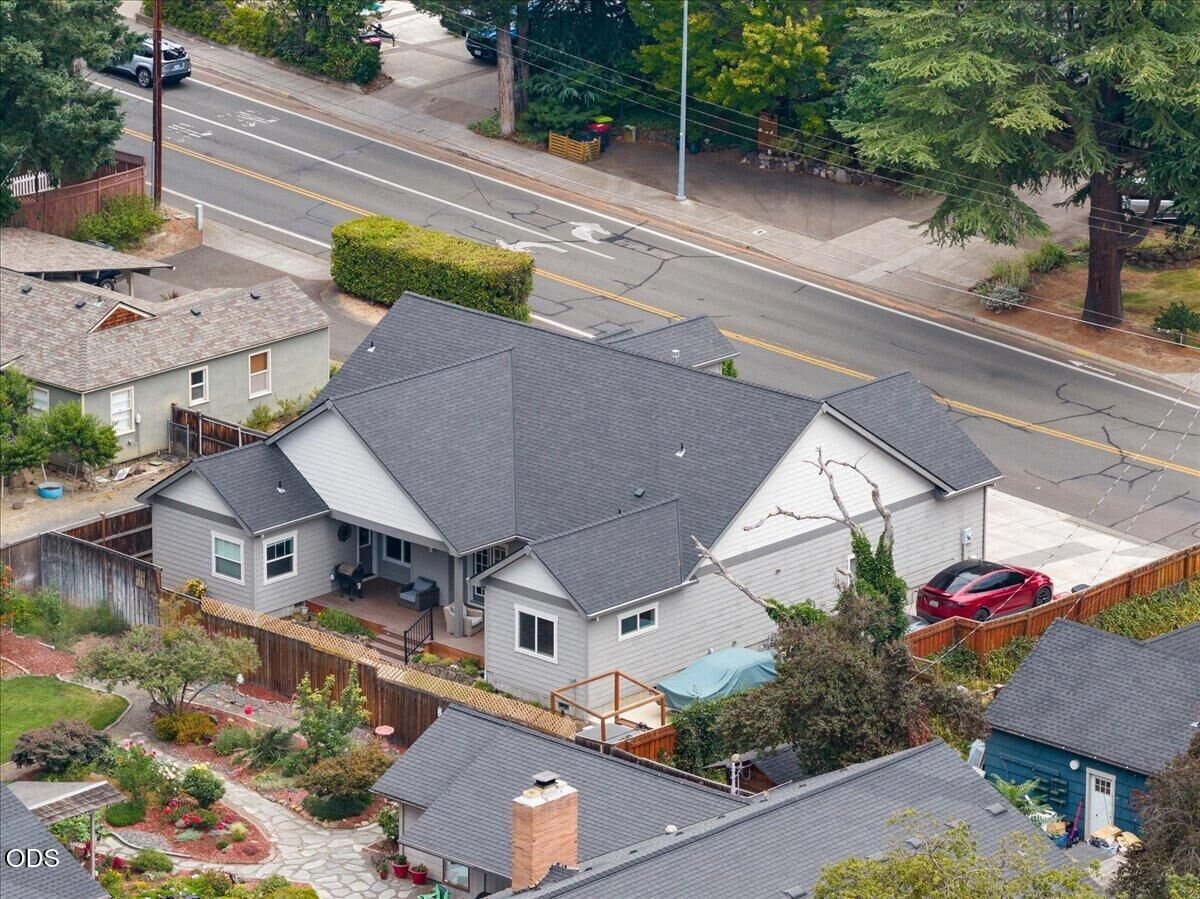 Property Photo:  48 Black Oak Drive  OR 97504 