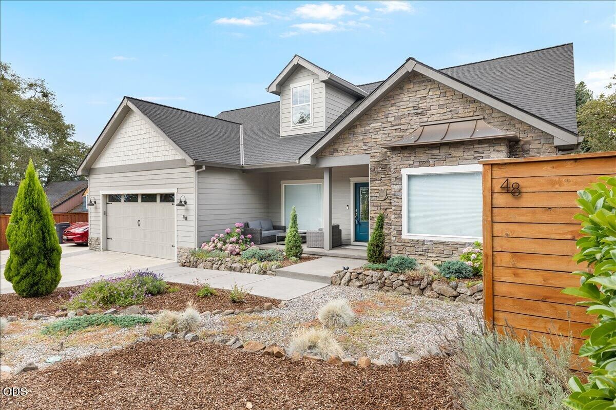 Property Photo:  48 Black Oak Drive  OR 97504 