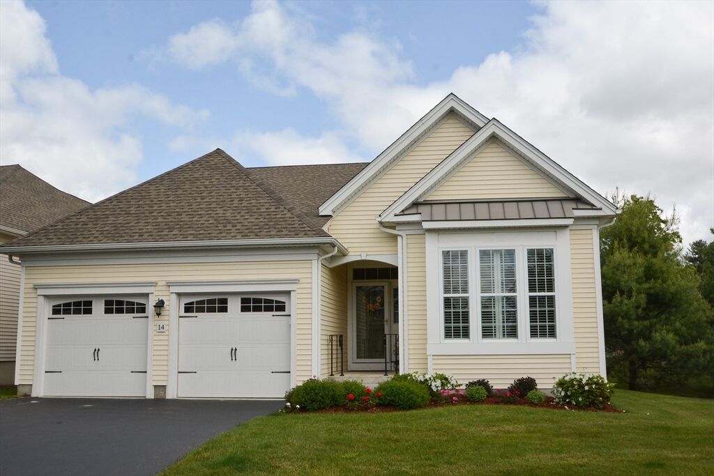 Property Photo:  14 Hartshorne Way 14  MA 01844 