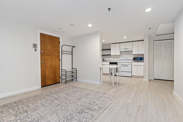 Property Photo:  1427 Commonwealth Ave 102  MA 02135 