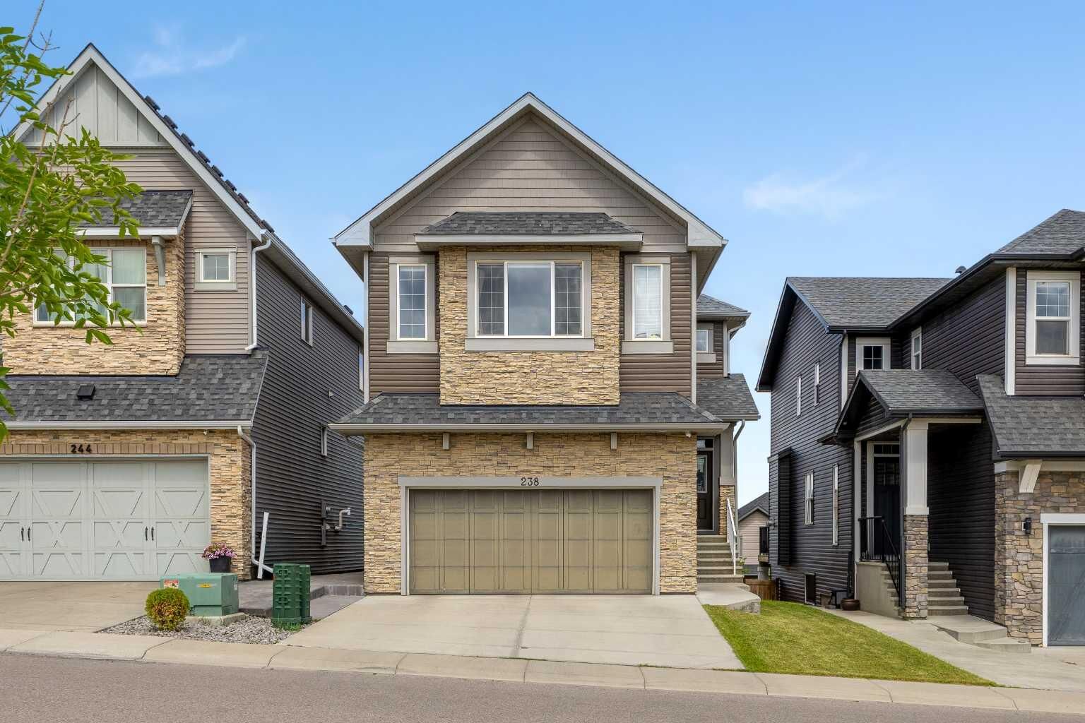 Property Photo:  238 Nolancrest Heights NW  AB T3R 0V8 