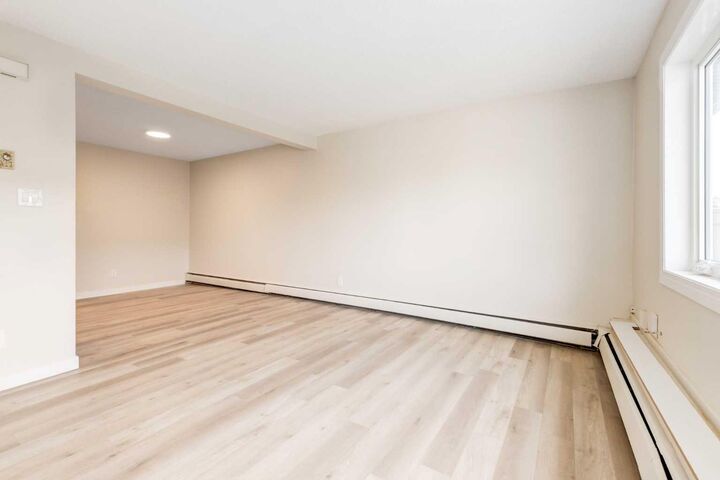 Property Photo: 3809 45 Street SW 67 AB T3B 1T3
