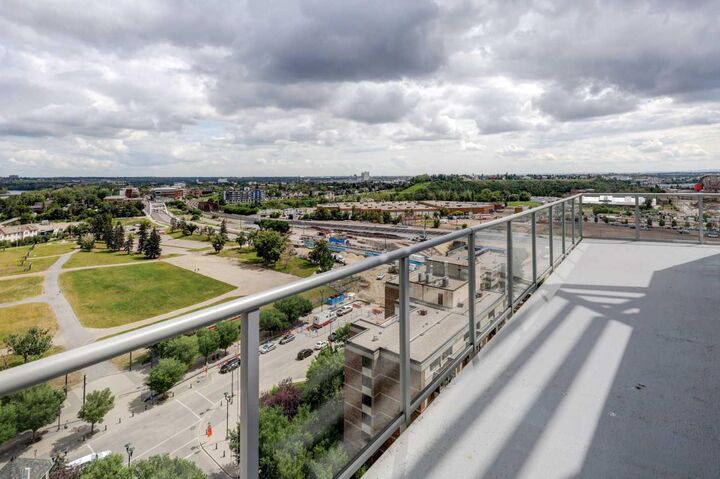 Property Photo: 624 8 Avenue SE 1406 AB T2G 1S7