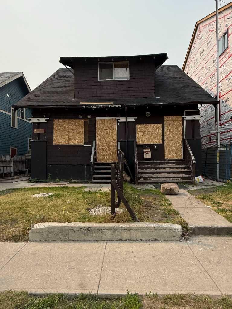 Property Photo: 1703 12 Avenue SW AB T3C 0R5