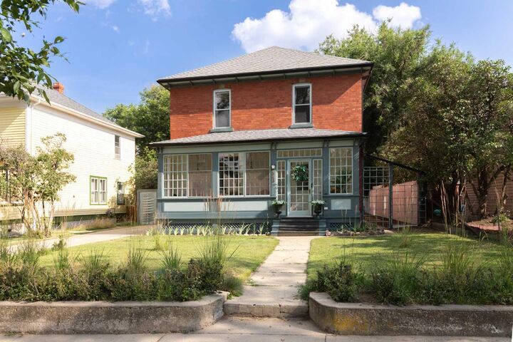 543 Cambridge Street SE — photo 1