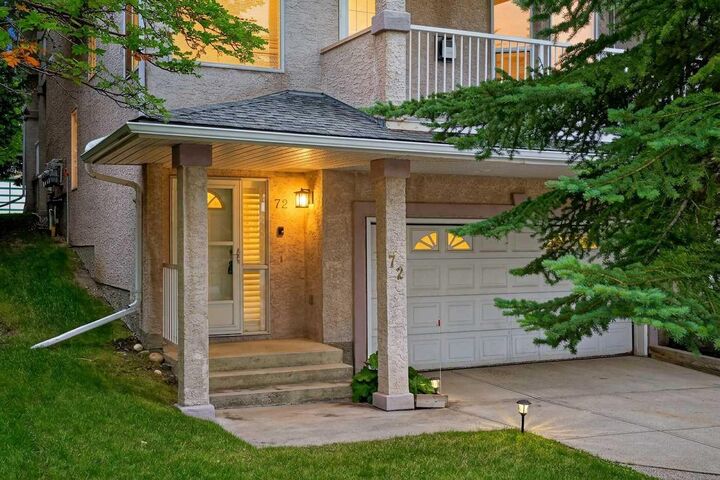 Property Photo:  72 Sierra Morena Green SW  AB T3H 3E5 