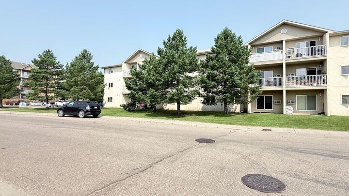 Property Photo: 6608 42 Street 203A AB T9V 3L1