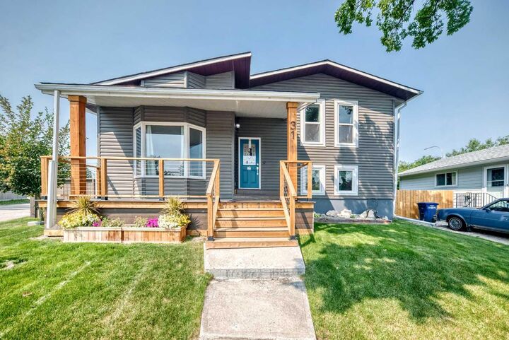 Property Photo:  31 Taylor Way SE  AB T4A 1S4 