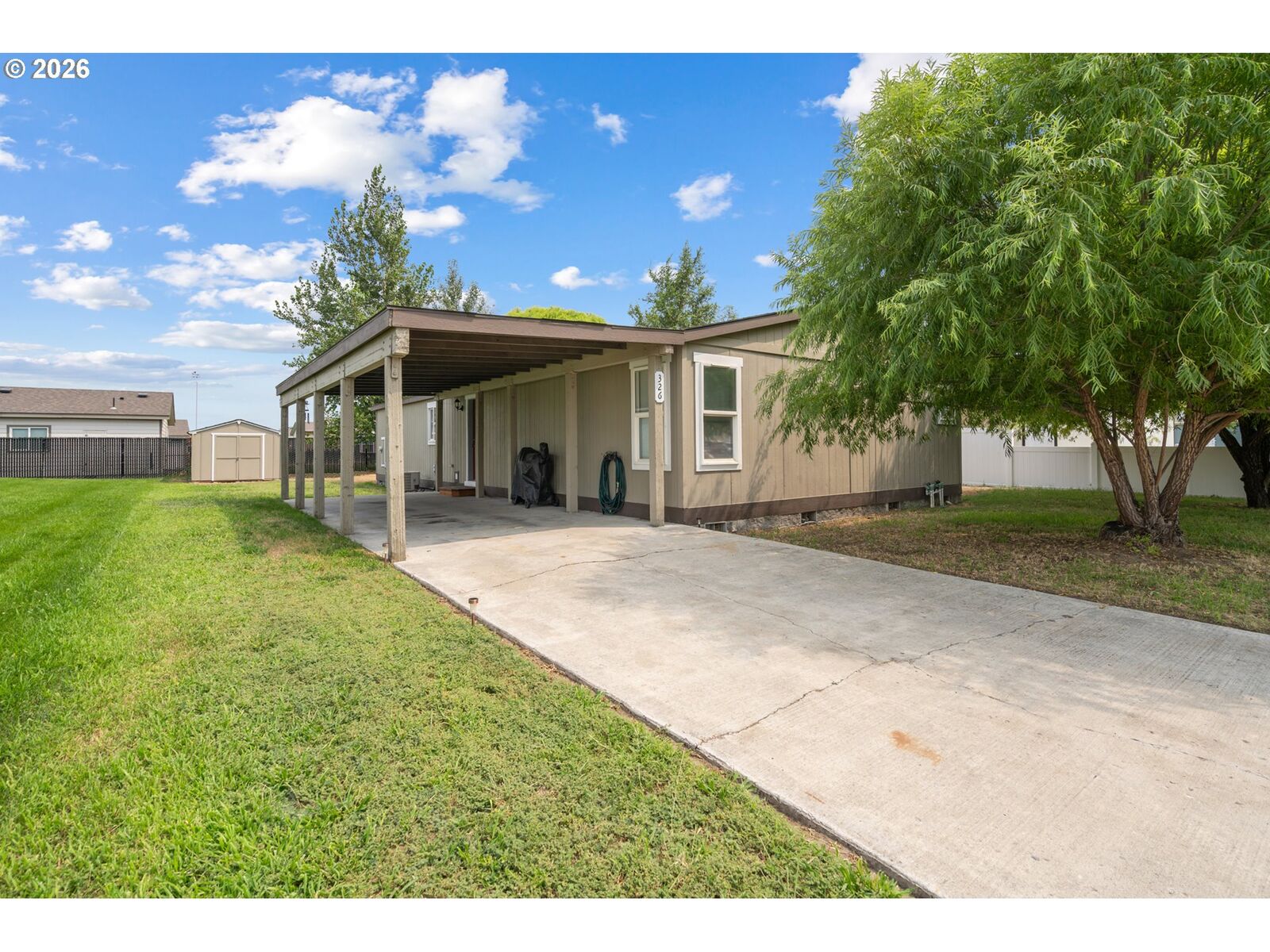Property Photo: 326 SE Anderson Rd OR 97818