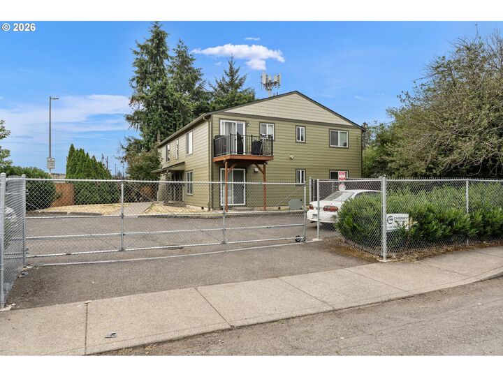 Property Photo:  9330 SE Grant St  OR 97216 