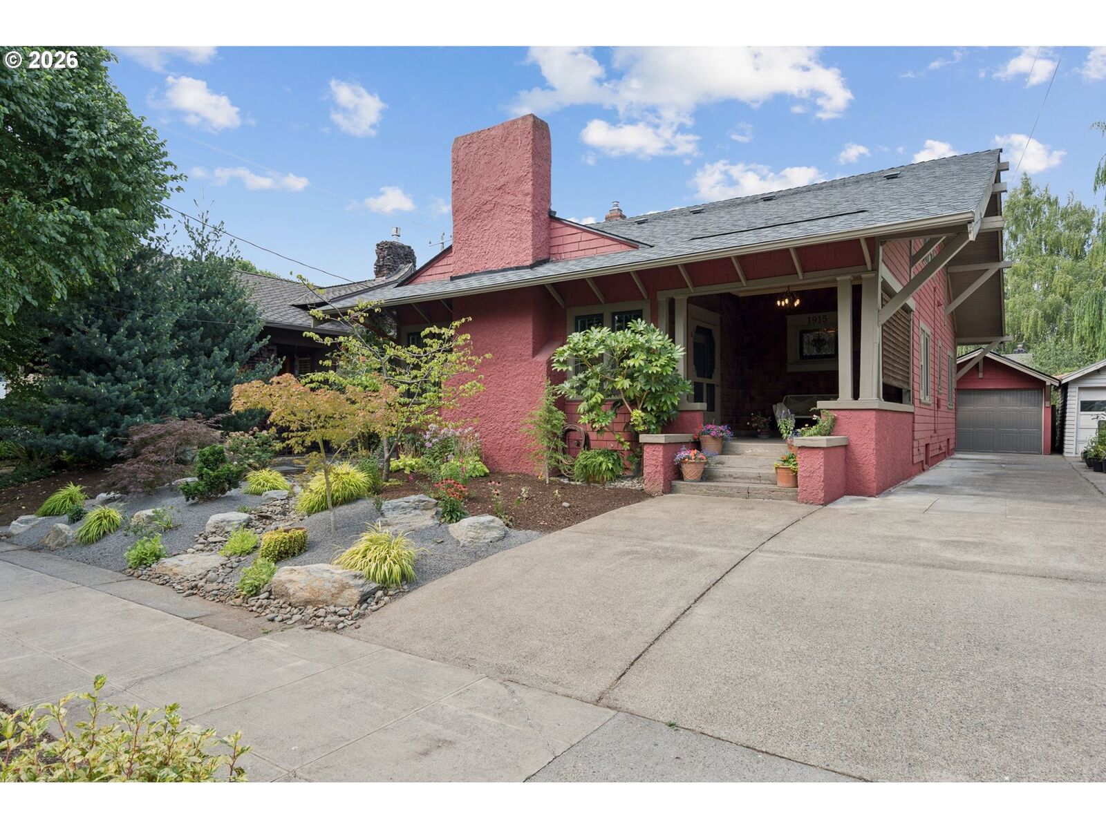 Property Photo: 1915 NE 46th Ave OR 97213