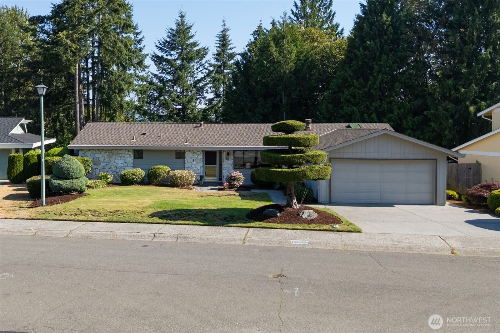 Property Photo: 14700 SE 165th Place WA 98058