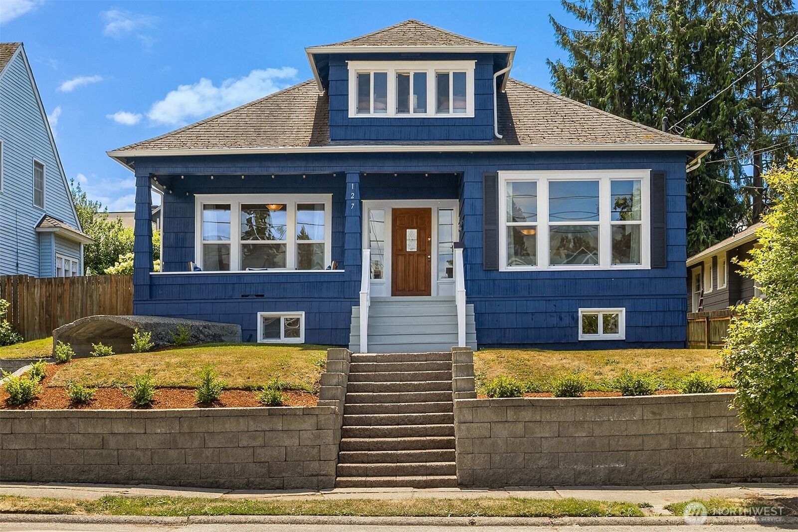 Property Photo: 127 NE 56th Street WA 98105