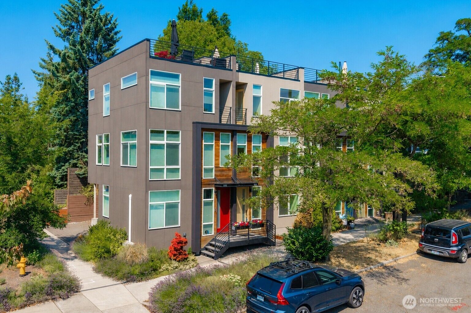Property Photo:  1602 E Marion Street  WA 98122 