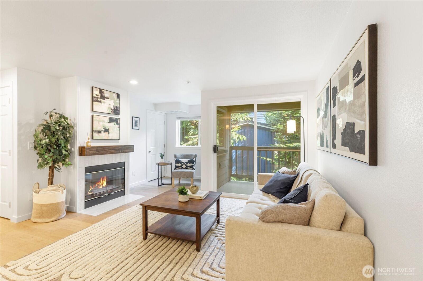 Property Photo:  18523  68th Avenue NE 102  WA 98028 