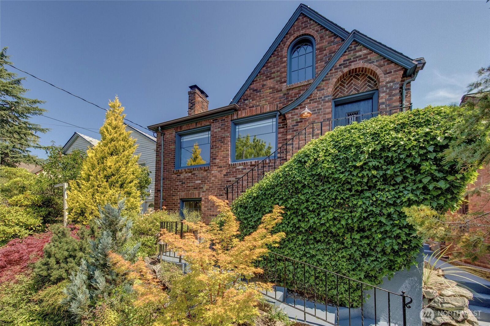 Property Photo: 2714 10th Avenue W WA 98119