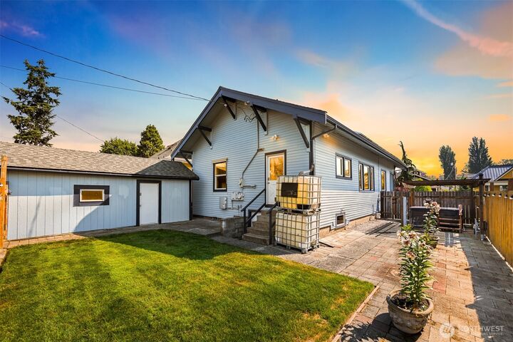 Property Photo:  2217  Lynn Street  WA 98225 