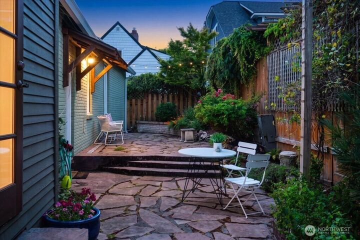 Property Photo: 2459 24th Avenue E WA 98112