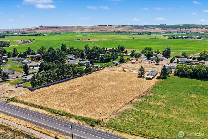 Property Photo:  2027 W Atkinson Road  WA 99344 