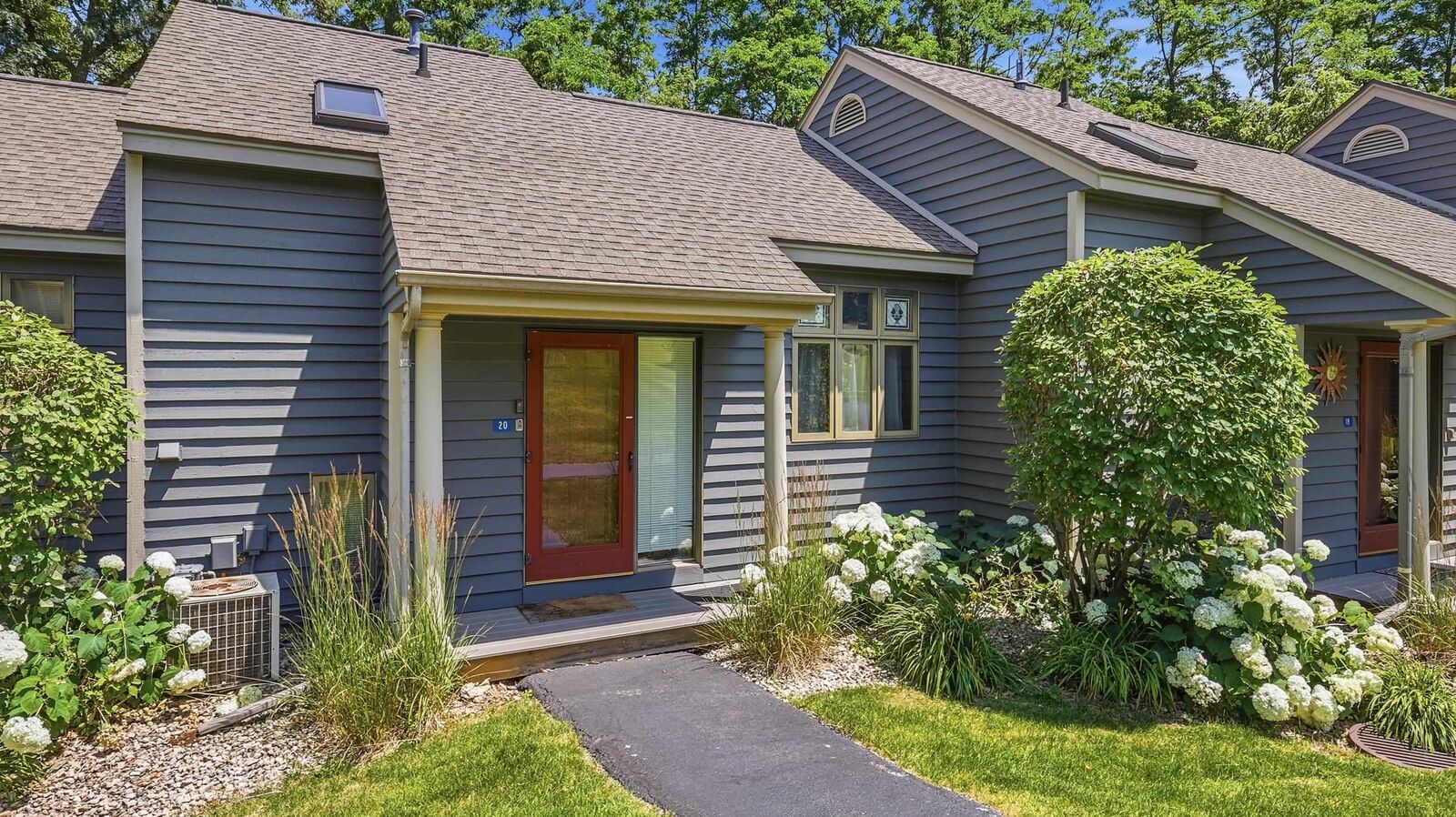 Property Photo:  20 Valleywood Lane  IL 61036 