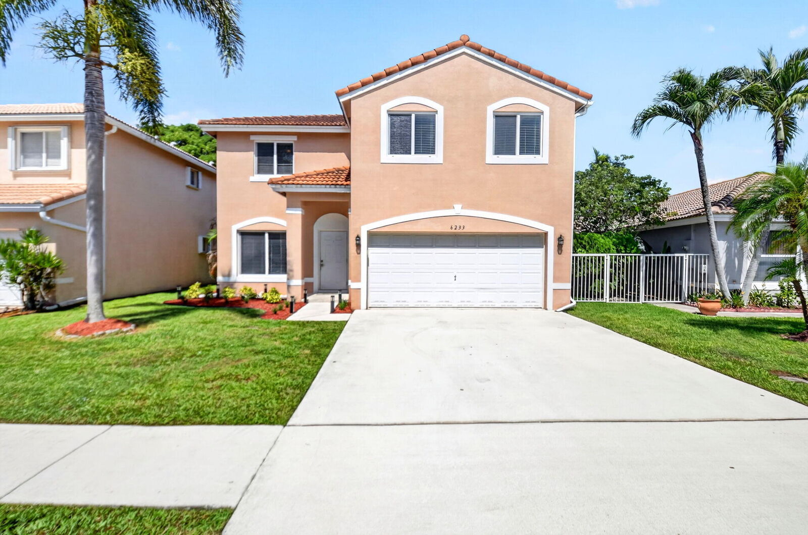 Property Photo: 6233 Willoughby Circle FL 33463