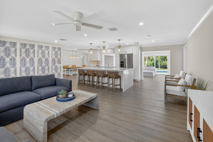 Property Photo:  135 SE 28th Court  FL 33435 