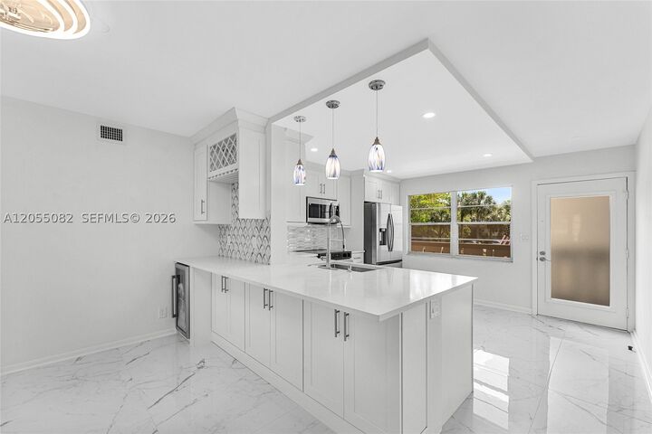 Property Photo:  2303 Lucaya Ln H2  FL 33066 