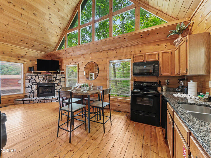 Property Photo: 2434 N School House Gap Road TN 37876