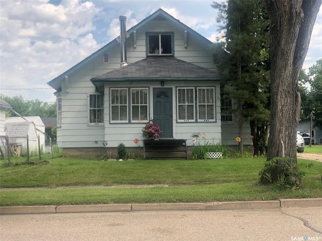 Property Photo: 322 5th Avenue E SK S0A 0L0