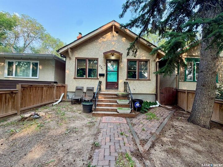 2341 Elphinstone Street — photo 1