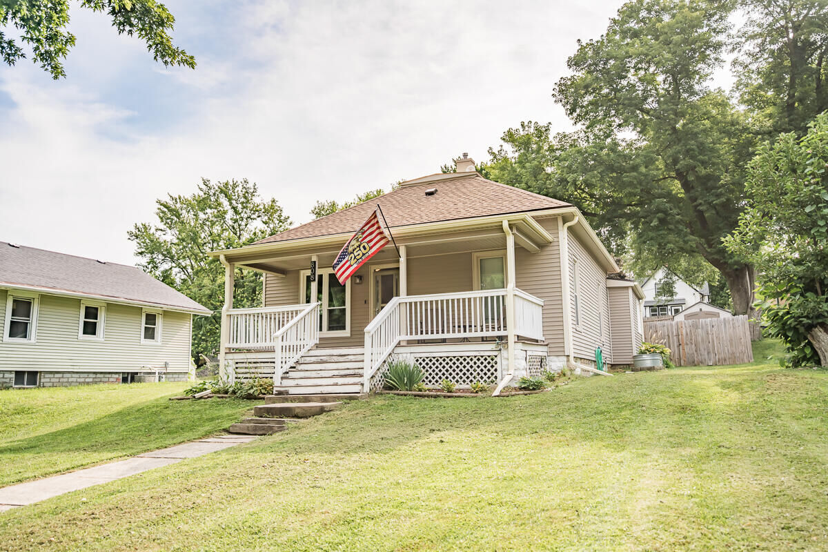 Property Photo: 808 Main Street IA 51551