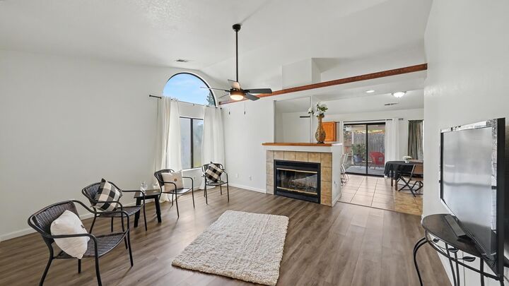 Property Photo: 1715 E Vine Court CA 93292