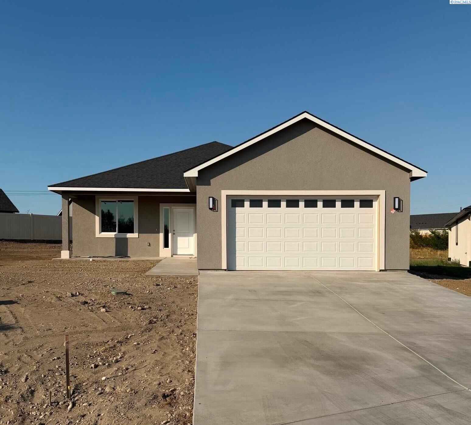Property Photo:  2119 S Elm Pl  WA 99337 