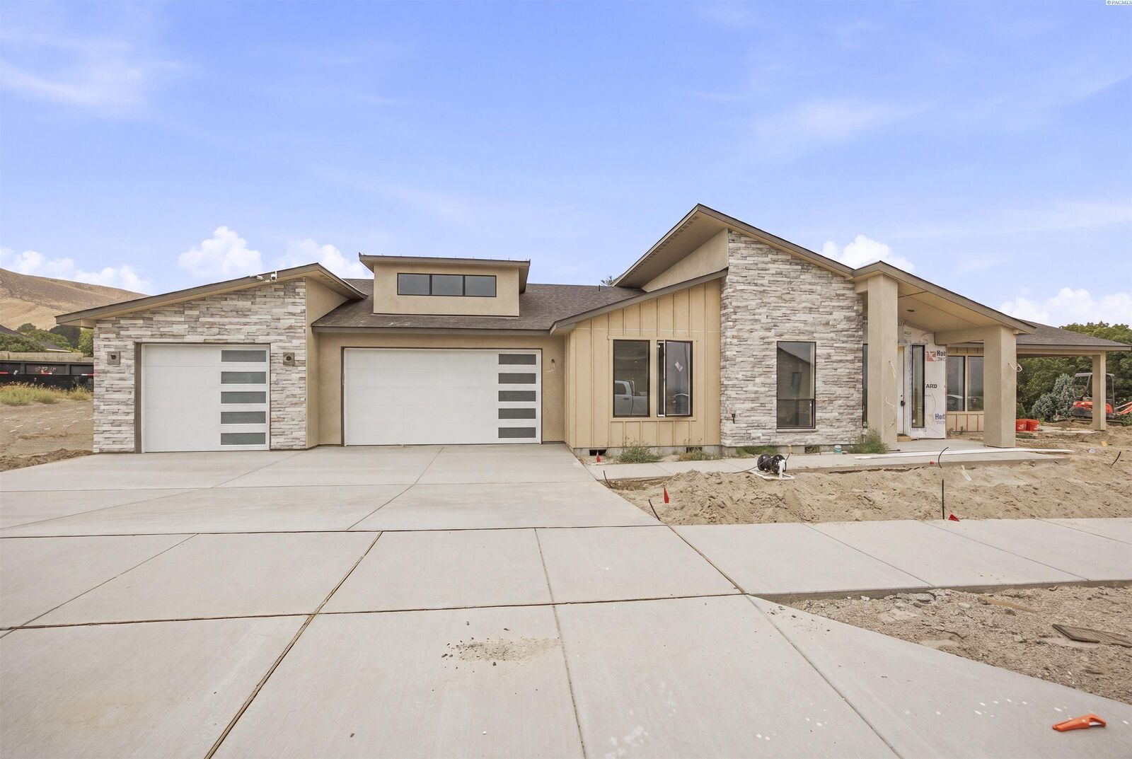 Property Photo: 2324 Lariat Lane WA 99352