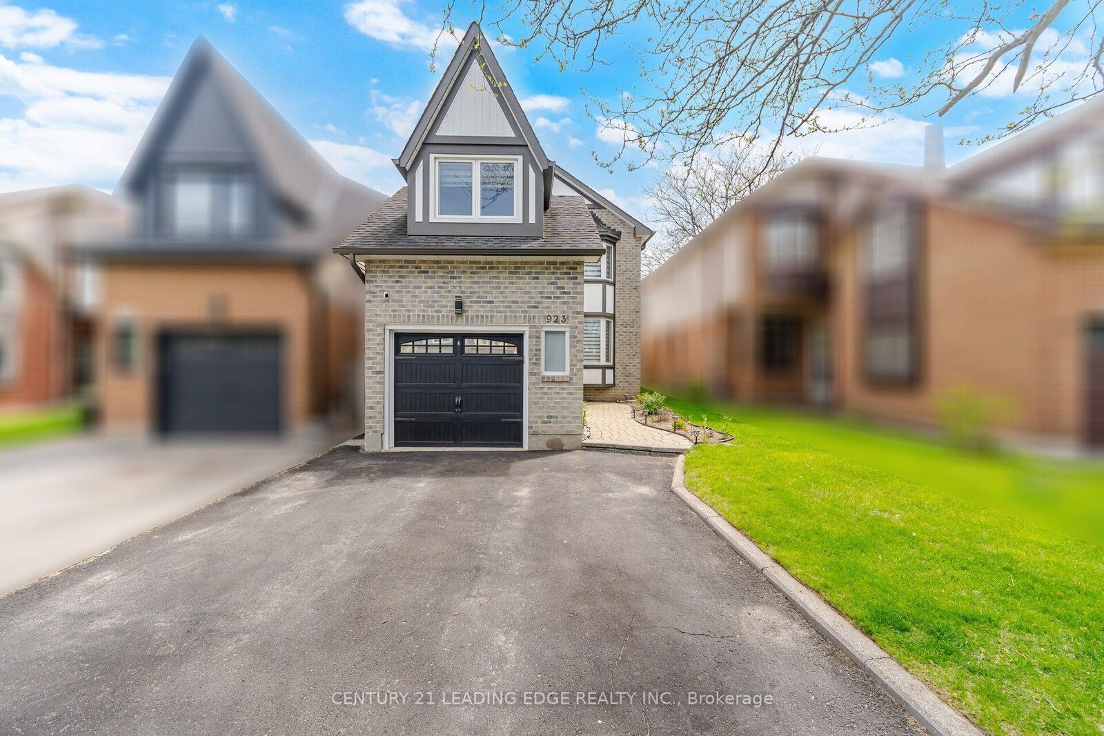 Property Photo:  923 Redbird Crescent  ON L1V 5K8 