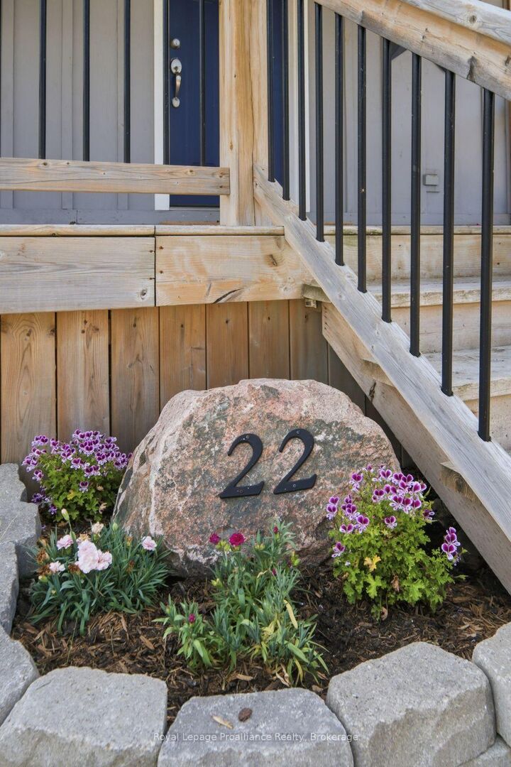 Property Photo:  22 Flindall Street  ON K8V 3E3 