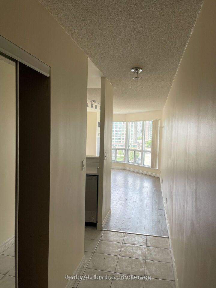 Property Photo:  11 Lee Centre Drive 701  ON M1H 3J5 