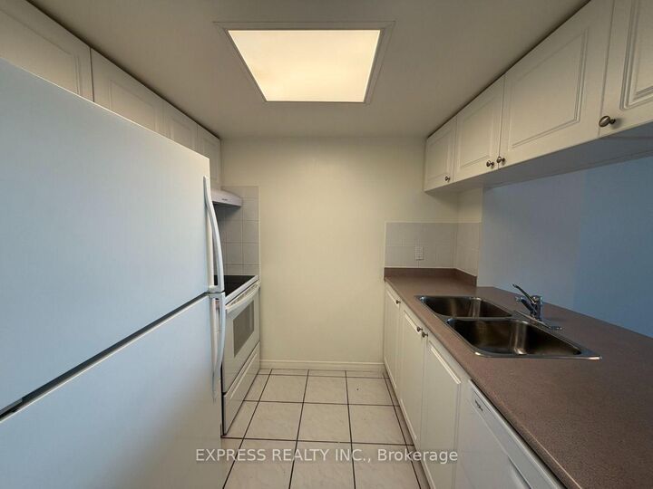 Photo de la propriété:  8 Hillcrest Avenue 1902  ON M2N 6Y6 