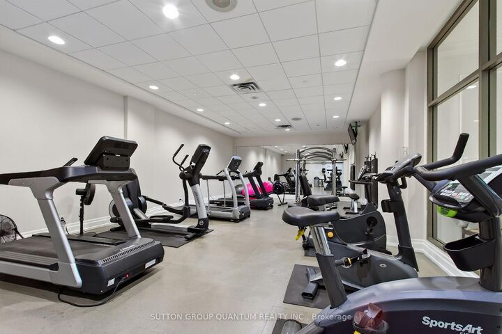 Property Photo:  5233 Dundas Street W 723  ON M9B 6M1 