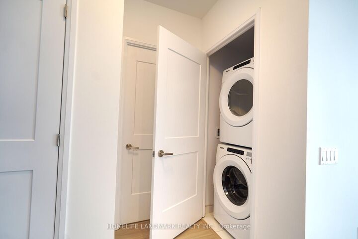 Property Photo:  50 Dunfield Avenue 2318  ON M4S 0E4 