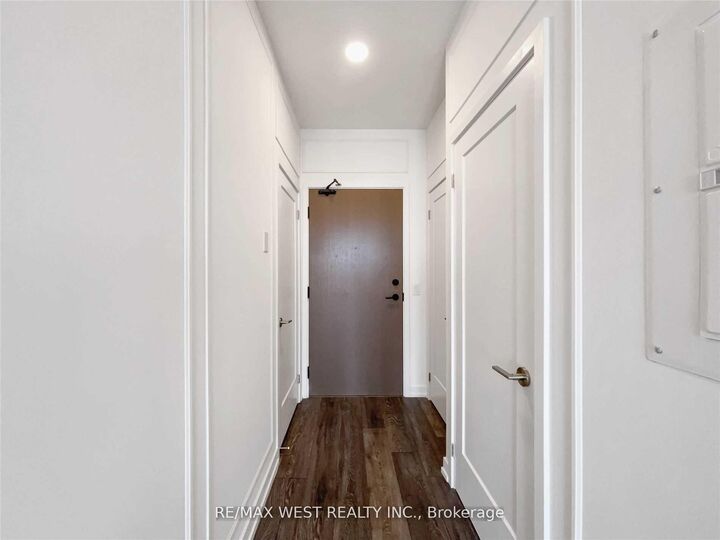 Property Photo:  225 Sumach Street 2802  ON M5A 3K3 