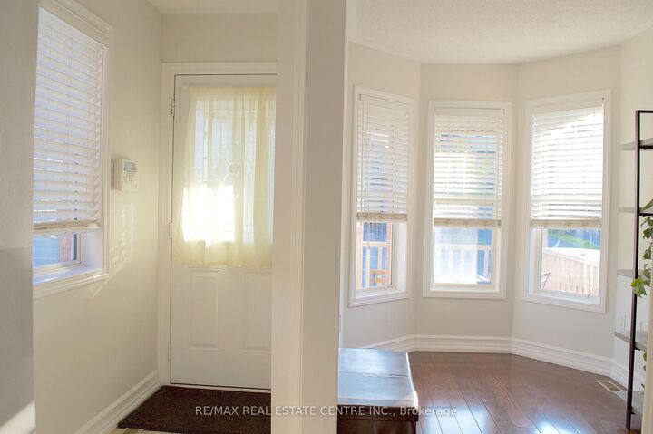 Property Photo: 3 Chudleigh Avenue ON L6X 0N1