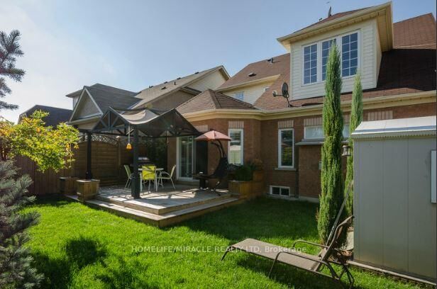 Property Photo:  30 Masters Green Crescent  ON L7A 3K6 