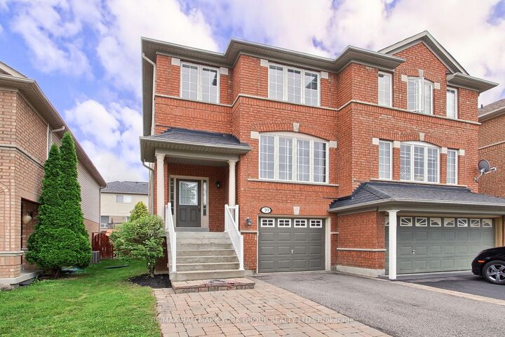 Property Photo:  39 Millcliff Circle  ON L4G 7N7 