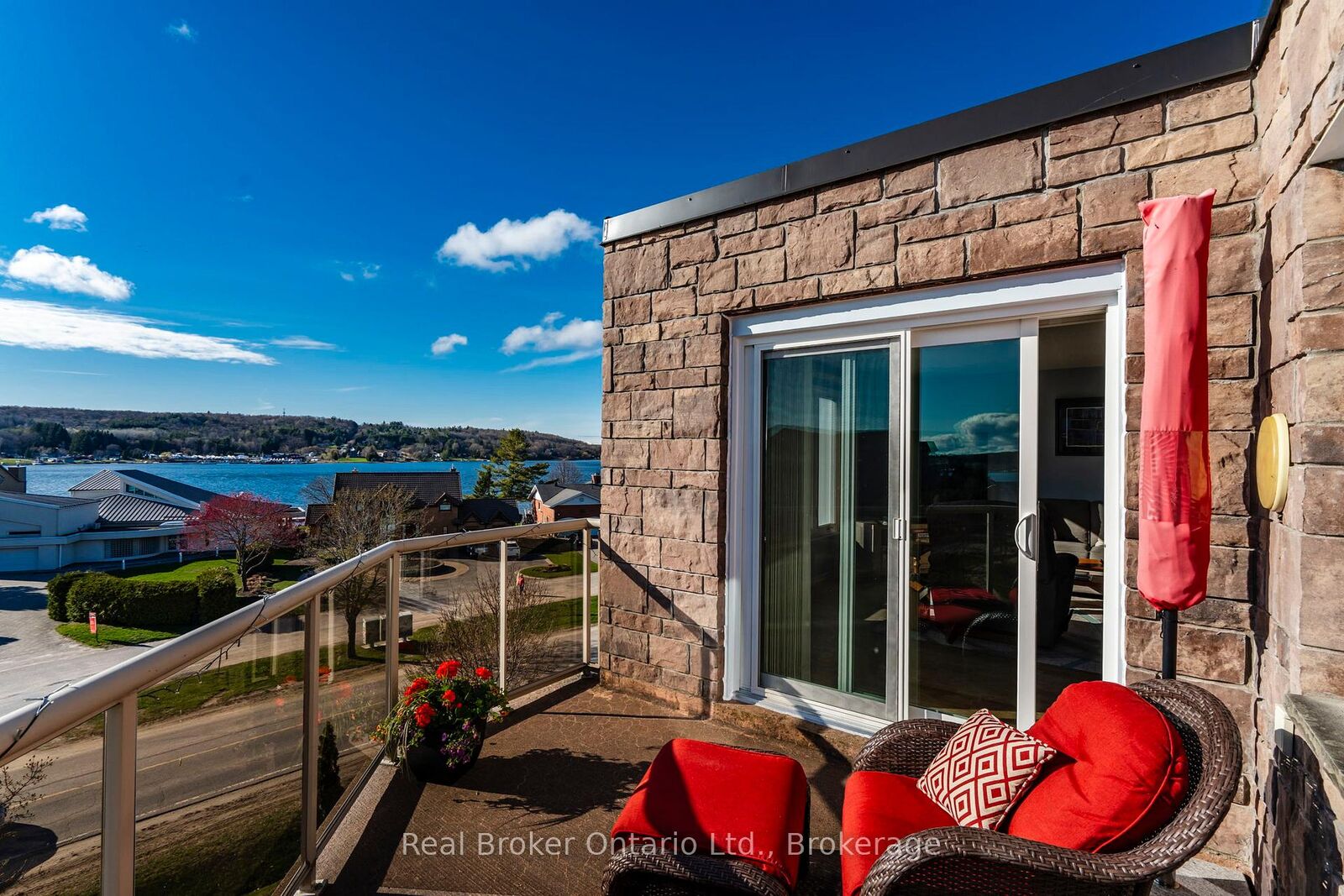 Property Photo: 11 Beck Boulevard 402 ON L9M 2G1