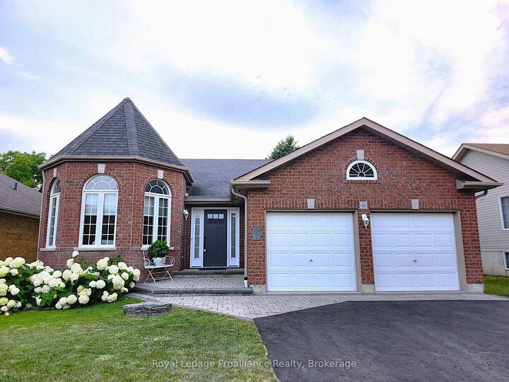 Property Photo: 30 Heartwood Drive ON K8P 5L9