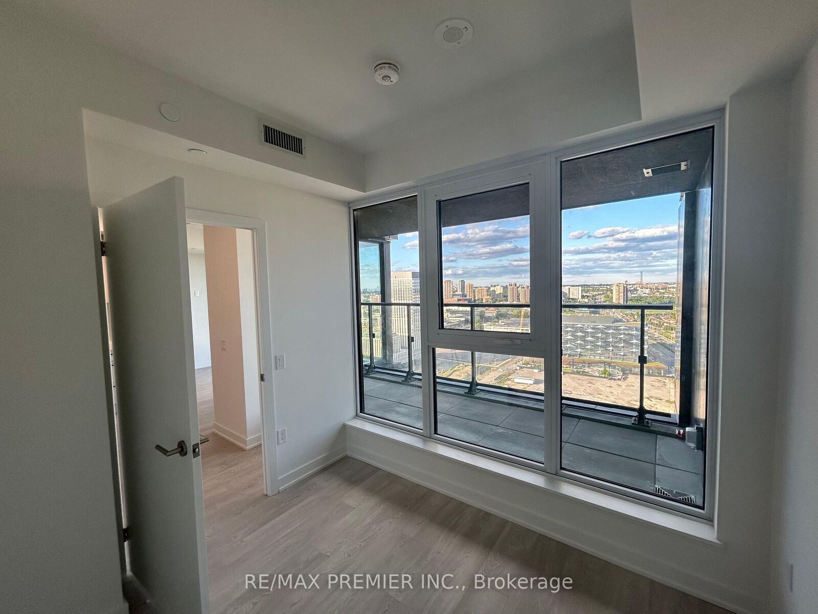 Property Photo:  5 Quarrington Lane 2707  ON M3C 0S5 