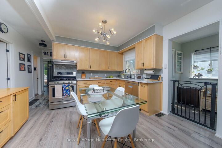 Property Photo:  109 Carling Terrace  ON N0G 2W0 